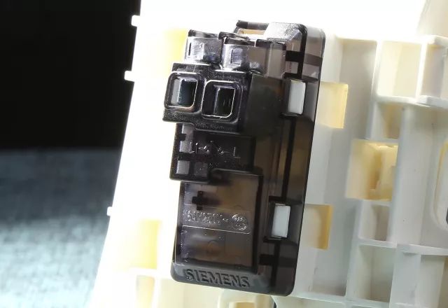 測評|無邊框開關(guān)之ABB、施耐德、西門子、羅格朗、西蒙