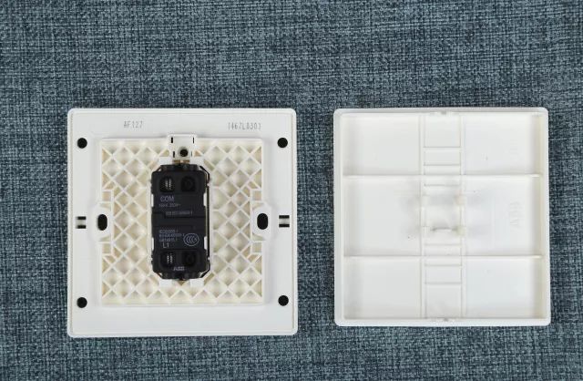 測評|無邊框開關(guān)之ABB、施耐德、西門子、羅格朗、西蒙